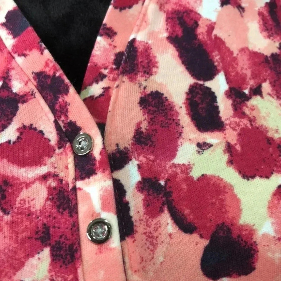 Karen Scott V-neck pull over w/buttons, pattern,long sleeve - Picture 2 of 9